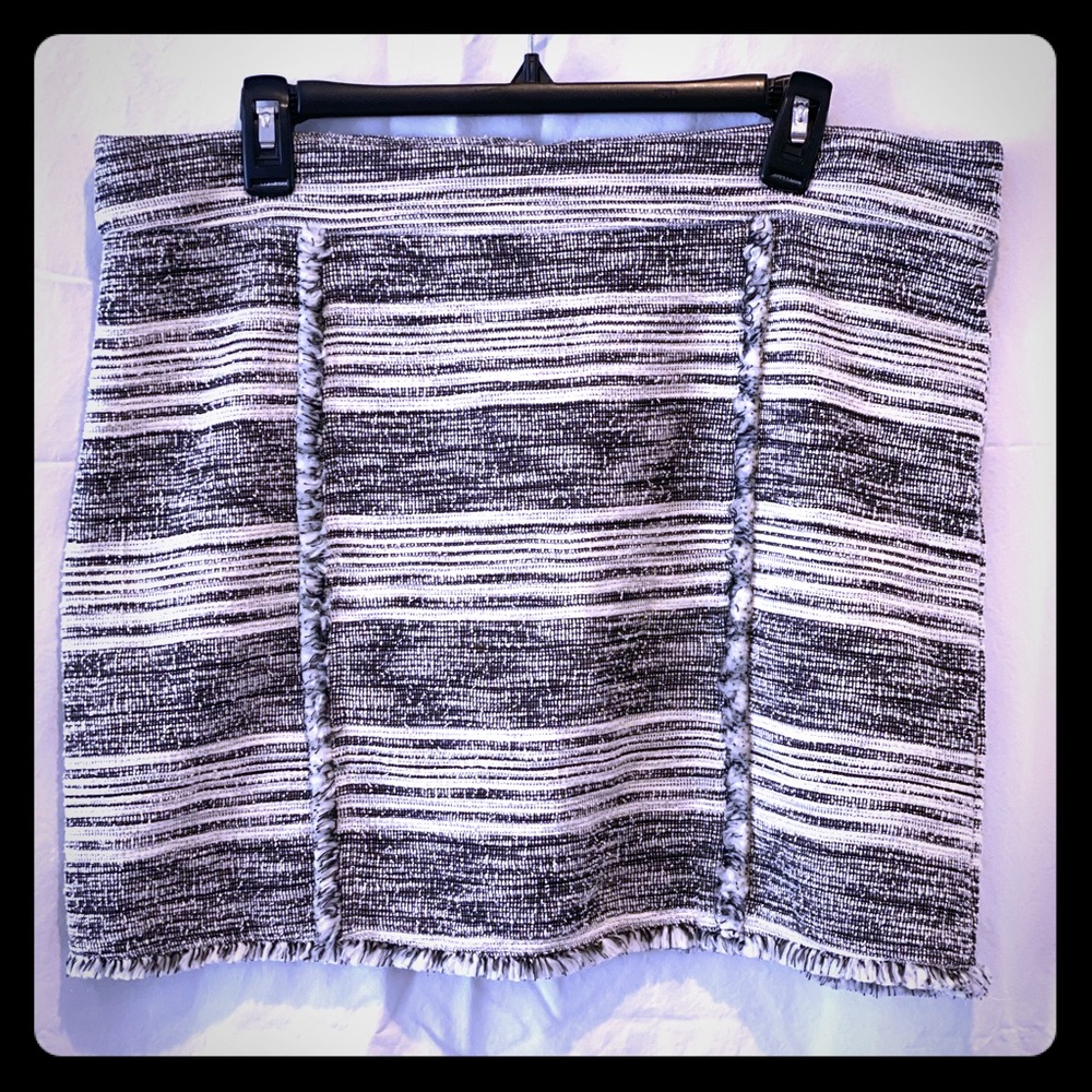 1 State tweed style black and ivory skirt